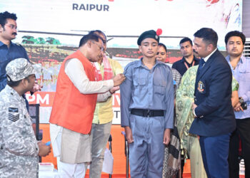 मुख्यमंत्री से एयर एनसीसी के छात्रों ने की मुलाकात