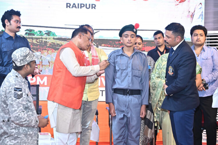 मुख्यमंत्री से एयर एनसीसी के छात्रों ने की मुलाकात