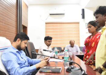 रजिस्ट्रेशन में अड़चन, किसानों को धान बेचने में आ रही परेशानी, जनदर्शन में किसानों ने लगाई गुहार