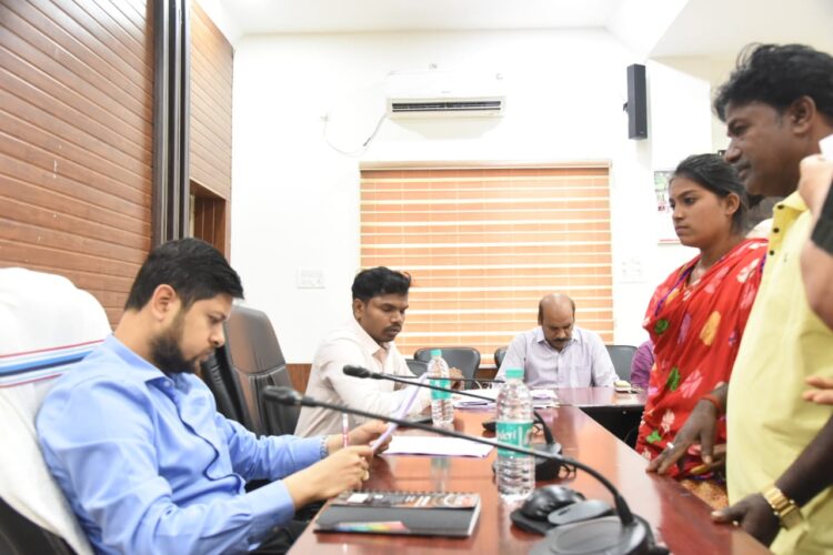 रजिस्ट्रेशन में अड़चन, किसानों को धान बेचने में आ रही परेशानी, जनदर्शन में किसानों ने लगाई गुहार