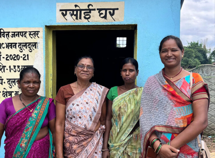 आशा समूह की महिलाएं बनीं आत्मनिर्भरता की मिसाल