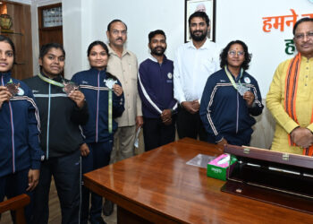 मुख्यमंत्री विष्णुदेव साय से किक बॉक्सिंग पदक विजेता खिलाड़ियों ने की सौजन्य मुलाकात