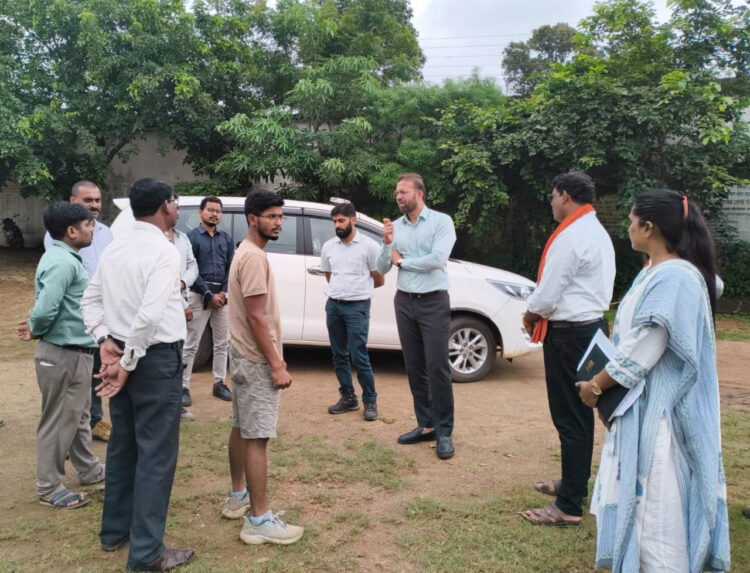 कलेक्टर ने डोंगरगढ़ विकासखंड के दूरस्थ अंचल क्षेत्र ग्राम लाल बहादुर नगर, बोरतलाब, बागरेकसा, रानीगंज तथा पनियाजोब एवं ढारा जलाशय का किया निरीक्षण