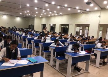 जिला रायपुर में लिया जा रहा है वीकली टेस्ट, मोबाइल ऐप से होगा छात्रों का मूल्यांकन