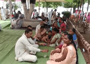 दुर्ग जिला जेल में कैदी भाईयों को बहनों ने बांधी राखी –