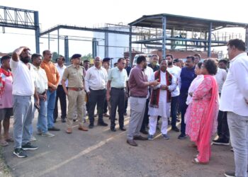 मंत्री रामविचार नेताम ने कोण्डागांव में मक्का प्रसंस्करण इकाई का किया भ्रमण