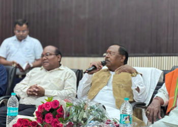 कृषि मंत्री रामविचार नेताम शहीद गुण्डाधुर कृषि महाविद्यालय एवं अनुसंधान केंद्र में आयोजित छात्रों से संवाद कार्यक्रम में हुए शामिल