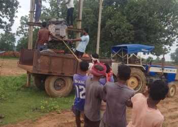 जशपुर-मुख्यमंत्री कैंप कार्यालय की पहल पर ग्राम जोरंडाझरिया के निमटोली में पुनः बहाल हुई विद्युत आपूर्ति