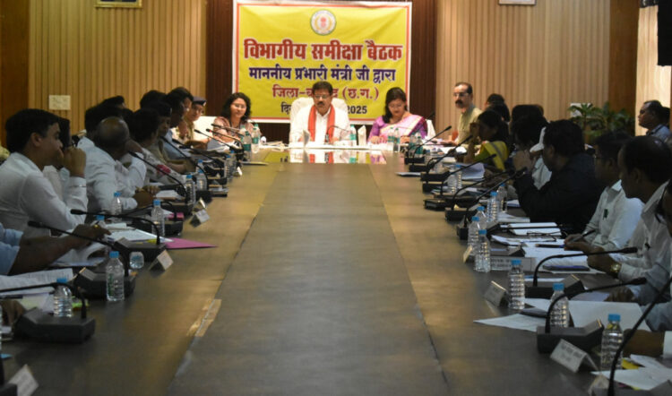 उपमुख्यमंत्री एवं प्रभारी मंत्री  विजय शर्मा ने समीक्षा बैठक लेकर जिले में शासकीय योजनाओं के क्रियान्वयन की स्थिति की समीक्षा