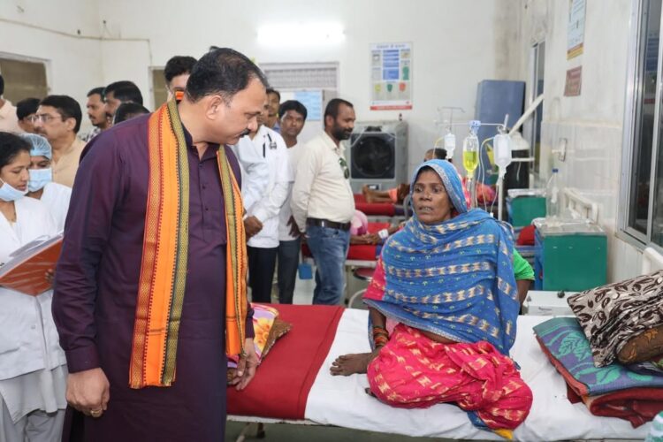 स्वास्थ्य मंत्री जायसवाल ने कोण्डागांव व फरसगांव में शासकीय अस्पतालों का किया निरीक्षण
