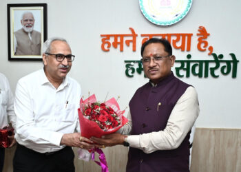 मुख्यमंत्री विष्णु देव साय से भिलाई स्टील प्लांट के नवनियुक्त निदेशक चित्त रंजन महापात्र ने की सौजन्य मुलाकात