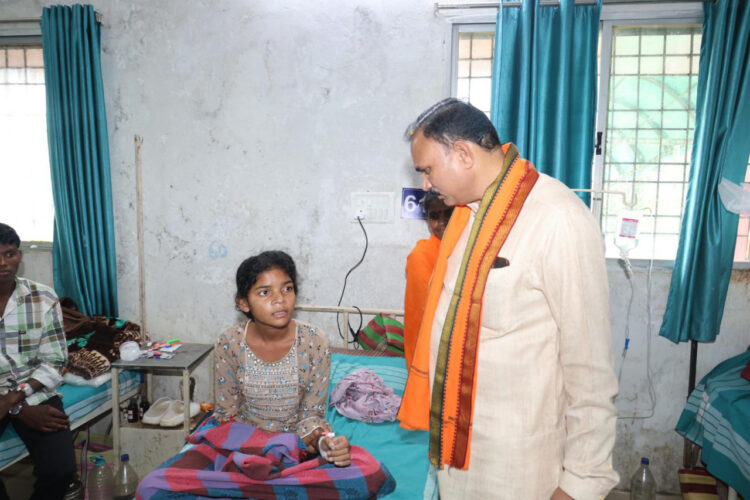 स्वास्थ्य मंत्री जायसवाल ने बोदली उप स्वास्थ्य केन्द्र का किया निरीक्षण