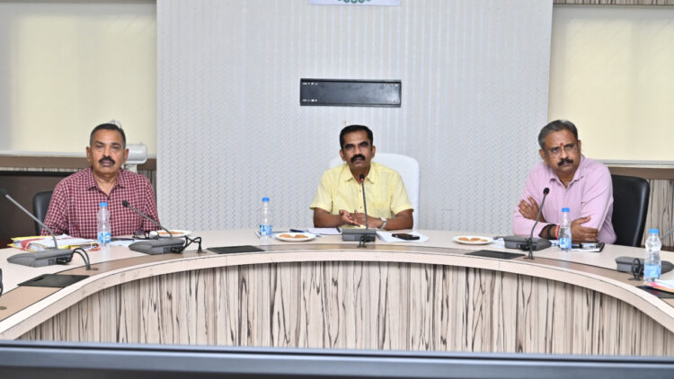 छत्तीसगढ़ में अधिक से अधिक ई-चार्जिंग स्टेशन स्थापित करने हेतु इलेक्ट्रिक वाहन निर्माता कंपनियों के साथ हुई बैठक: इलेक्ट्रिक वाहनों की खरीदी को किया जा रहा प्रोत्साहित