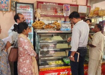 खाद्य एवं औषधि प्रशासन की टीम ने दुकानों एवं मेले में खाद्य पदार्थो का किया परीक्षण