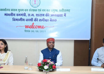 वनमंत्री  कश्यप ने वन्यप्राणी के संरक्षण और संवर्धन के लिए विशेष बल देने निर्देशित किया