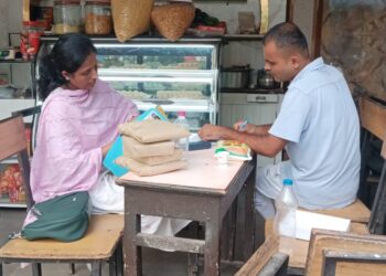 बने खाबो-बने रहिबो“ सघन जांच एवं जागरूकता अभिया के तहत मिठाइयों और नमकीन के लिए गए दर्जनों सैम्पल