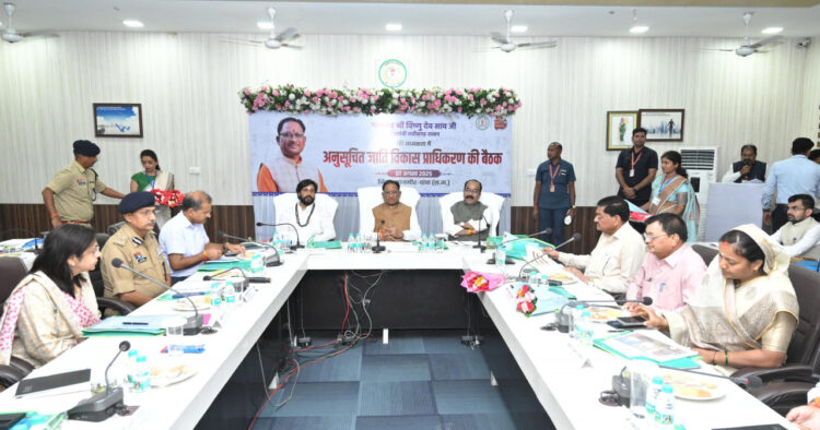 अनुसूचित जाति विकास प्राधिकरण मद से स्वीकृत कार्यों को गंभीरता से लेकर पूरी गुणवत्ता के साथ समय सीमा में पूर्ण कराएं कलेक्टर्स : मुख्यमंत्री  विष्णुदेव साय