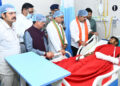उपमुख्यमंत्री विजय शर्मा ने मेडिकल कॉलेज हॉस्पिटल पहुंच आईडी ब्लास्ट में घायल ग्रामीण और भालू के हमले में घायल जवान से भेंटकर पूछा स्वास्थ्य का हाल