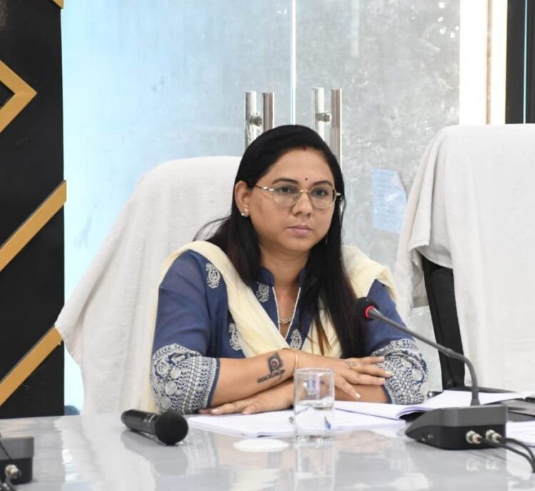 जिला पंचायत सीईओ ने की विभिन्न योजनाओं की गहन समीक्षा