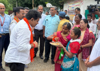 दंतेवाड़ा जिला के वनांचल शिक्षा सेवा प्रकल्प हीरानार पहुंचे उप मुख्यमंत्री विजय शर्मा