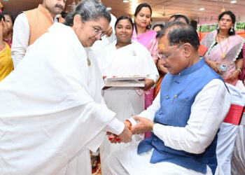 रक्षाबंधन के पावन पर्व पर मुख्यमंत्री  विष्णु देव साय को ब्रह्मकुमारी बहनों ने बाँधी राखी