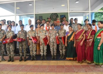 उप मुख्यमंत्री और वन मंत्री को ‘दंतेश्वरी फाइटर्स’ आत्मसमर्पित माओवादी बहनों ने बांधा रक्षा सूत्र