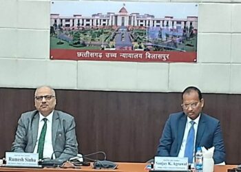 मुख्य न्यायाधीश श्री रमेश सिन्हा ने खरसिया में वरिष्ठ व्यवहार न्यायालय और रायगढ़ में डिजिटल कंप्यूटर कक्ष का किया लोकार्पण