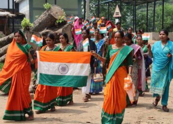 हर घर तिरंगा अभियान में गूंजा देशभक्ति का संदेश – बिहान दीदियों ने निकाली तिरंगा रैली