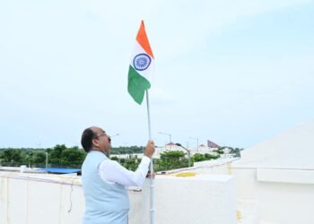 उप मुख्यमंत्री  अरुण साव ने ‘हर घर तिरंगा’ अभियान के तहत अपने निवास पर लगाया तिरंगा