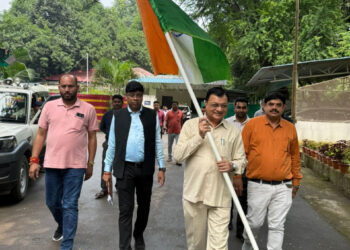 उद्योग मंत्री देवांगन ने रायपुर निवास में तिरंगा फहराया