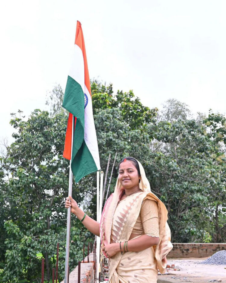 : हर घर तिरंगा अभियान – मंत्री श्रीमती लक्ष्मी राजवाड़े ने निज निवास पर फहराया तिरंगा