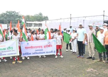 उल्लास और खुशी के माहौल में आजादी के उत्सव को मनाने के लिए महापौर एवं कलेक्टर ने स्वतंत्रता दौड़ को हरी झंडी दिखाकर किया रवाना