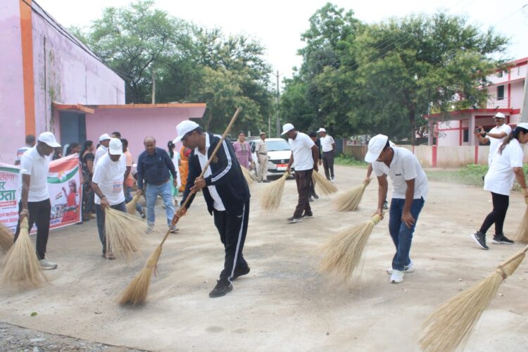 स्वतंत्रता दिवस के पूर्व दौड़ और सफाई अभियान का आयोजन