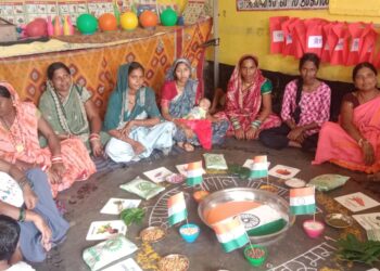 हर घर तिरंगा अभियान – आंगनबाड़ी केन्द्रों में तिरंगा भोजन के महत्व के साथ, राष्ट्र ध्वज तिरंगे के महत्व को बताया गया