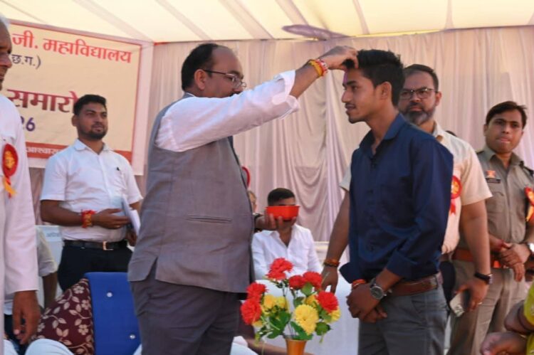 उप मुख्यमंत्री  अरुण साव एस.एन.जी. महाविद्यालय के दीक्षारंभ कार्यक्रम में हुए शामिल