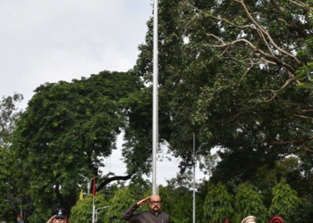 स्वतंत्रता दिवस-2025 : राज्यपाल डेका ने राजभवन में किया ध्वजारोहण