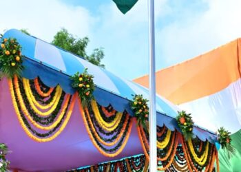 स्वतंत्रता दिवस समारोह: मुख्यमंत्री  साय ने पुलिस परेड ग्राउंड पर किया ध्वजारोहण, परेड की ली सलामी