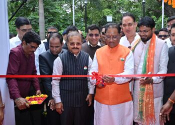 मुख्यमंत्री साय ने स्वतंत्रता दिवस पर टाउन हॉल में छायाचित्र प्रदर्शनी का किया शुभारंभ