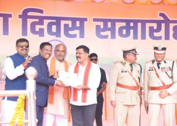 स्वतंत्रता दिवस के अवसर पर दुर्ग जिले के 79 अधिकारी/कर्मचारी सम्मानित