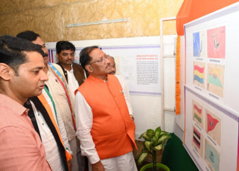 मुख्यमंत्री  साय ने छत्तीसगढ़ रजत महोत्सव फोटो प्रदर्शनी का किया शुभारंभ