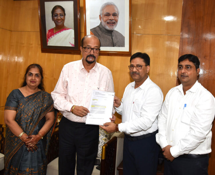 राज्यपाल  डेका ने रविशंकर विश्वविद्यालय को नैक ए प्लस ग्रेड मिलने पर दी शुभकामनाएं