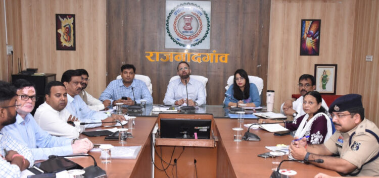 राष्ट्रीय राजमार्ग में दुर्घटनाओं की रोकथाम के लिए सड़कों में सुधारात्मक कार्य करने तथा रात्रि में पेट्रोलिंग बढ़ाने की जरूरत – कलेक्टर