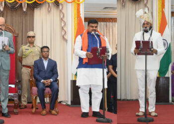 राज्यपाल  डेका ने दिलाई तीन मंत्रियों को शपथ
