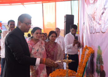 कलेक्टर डॉ. संजय कन्नौजे ने किया छत्तीसगढ़ राज्य स्थापना रजत जयंती का शुभारंभ