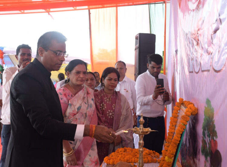 कलेक्टर डॉ. संजय कन्नौजे ने किया छत्तीसगढ़ राज्य स्थापना रजत जयंती का शुभारंभ