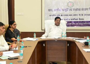 खाद्य मंत्री  दयालदास बघेल ने ली विभागीय समीक्षा बैठक