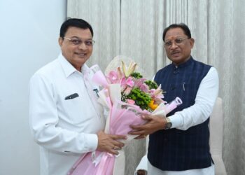 मुख्यमंत्री  साय से वाणिज्य एवं उद्योग मंत्री  लखनलाल देवांगन ने की सौजन्य मुलाकात