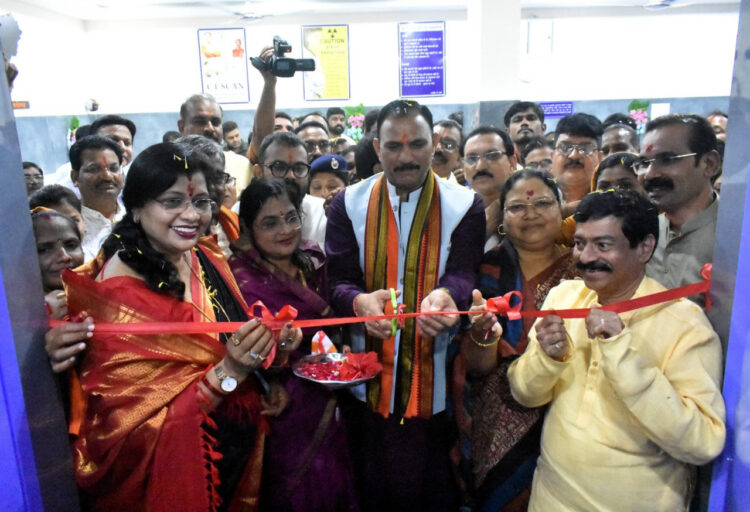 स्वास्थ्य मंत्री श्याम बिहारी जायसवाल ने जिला चिकित्सालय बालोद में सीटी स्कैन मशीन का किया शुभारंभ