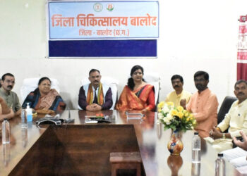 स्वास्थ्य मंत्री श्याम बिहारी जायसवाल ने जिला चिकित्सालय बालोद का निरीक्षण कर व्यवस्थाओं का लिया जायजा