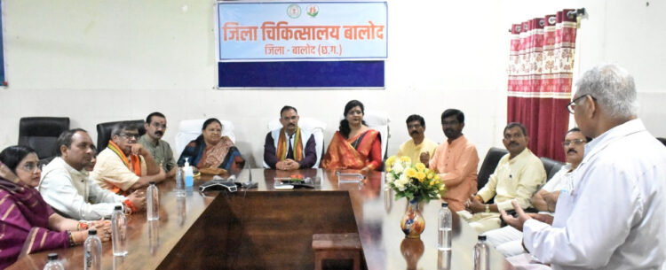 स्वास्थ्य मंत्री श्याम बिहारी जायसवाल ने जिला चिकित्सालय बालोद का निरीक्षण कर व्यवस्थाओं का लिया जायजा